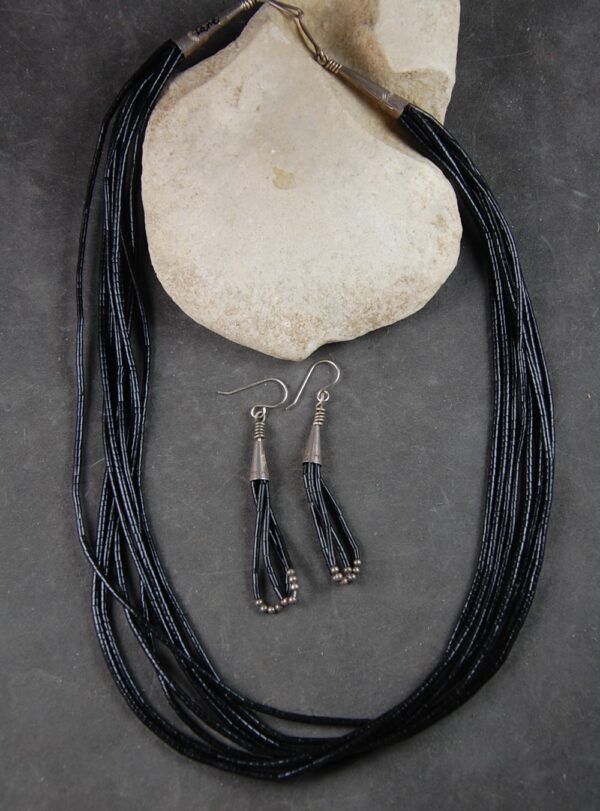 A necklace and earrings set of black leather.