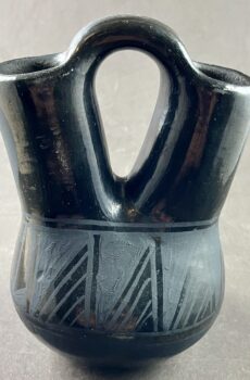 Black Burnished Pattern Pot with Handle