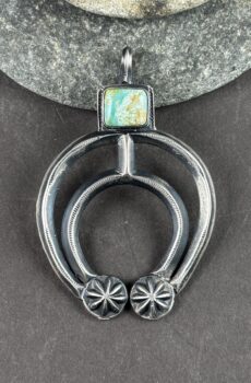 Naja Pendant with Green Turquoise